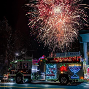 Simsbury Celebrates firetruck & fireworks